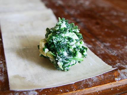 En boll av fyllning med tydligt mycket spenat. vfmode-878.jpg