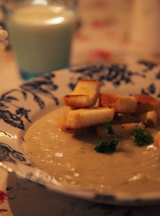 Färdig soppa med krutonger.